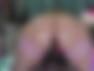 -R-A-R-E-'s Live Sex Cam Show
