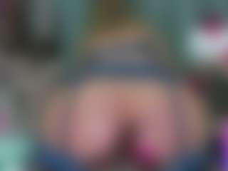 -R-A-R-E-'s Live Sex Cam Show