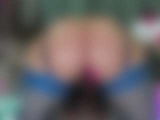 Live cam show with -R-A-R-E- - Middle Aged on studioflirtlive.com