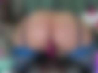 -R-A-R-E-'s Live Sex Cam Show