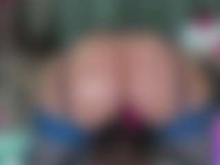 -R-A-R-E-'s Live Sex Cam Show