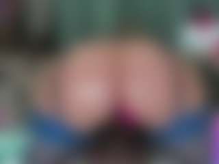 -R-A-R-E-'s Live Sex Cam Show