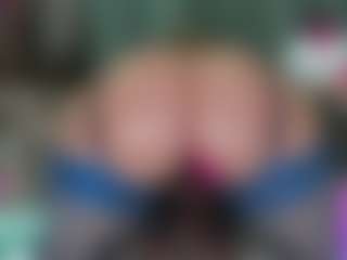 -R-A-R-E-'s Live Sex Cam Show