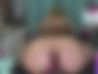 -R-A-R-E-'s Live Sex Cam Show