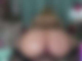 -R-A-R-E-'s Live Sex Cam Show