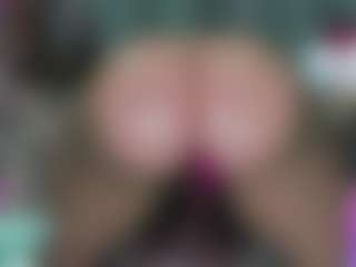 -R-A-R-E-'s Live Sex Cam Show