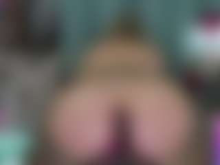-R-A-R-E-'s Live Sex Cam Show