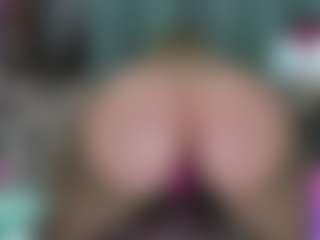-R-A-R-E-'s Live Sex Cam Show