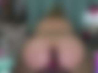 -R-A-R-E-'s Live Sex Cam Show