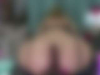 -R-A-R-E-'s Live Sex Cam Show
