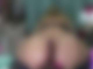 -R-A-R-E- MILF webcam performer live streaming