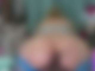 -R-A-R-E- MILF webcam performer live streaming