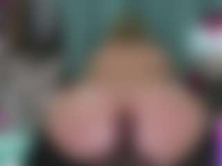 -R-A-R-E-'s Live Sex Cam Show