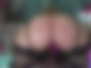 -R-A-R-E-'s Live Sex Cam Show