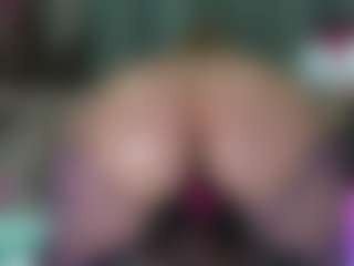 -R-A-R-E-'s Live Sex Cam Show