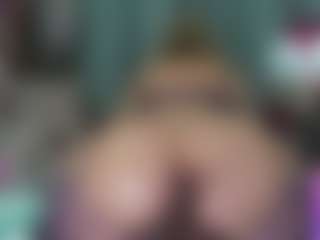 -R-A-R-E-'s Live Sex Cam Show