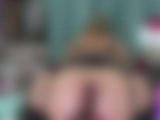 -R-A-R-E-'s Live Sex Cam Show