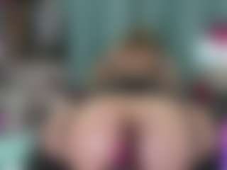 -R-A-R-E-'s Live Sex Cam Show