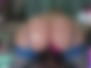 Live cam show with -R-A-R-E- - Thong on sexylive.show