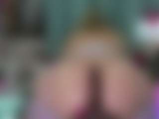 -R-A-R-E-'s Live Sex Cam Show
