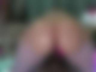 -R-A-R-E-'s Live Sex Cam Show
