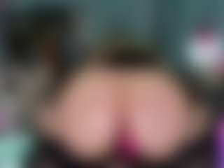 Live cam show with -R-A-R-E- - Shake on Uber Horny