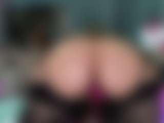 -R-A-R-E-'s Live Sex Cam Show