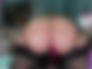 -R-A-R-E-'s Live Sex Cam Show