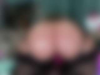 -R-A-R-E-'s Live Sex Cam Show