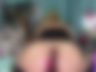 -R-A-R-E- MILF webcam performer live streaming
