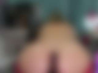 -R-A-R-E- MILF webcam performer live streaming
