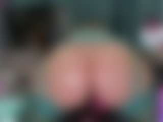 -R-A-R-E- MILF webcam performer live streaming