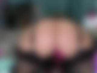 -R-A-R-E-'s Live Sex Cam Show