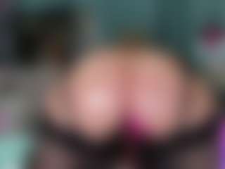 -R-A-R-E-'s Live Sex Cam Show