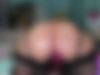 -R-A-R-E-'s Live Sex Cam Show