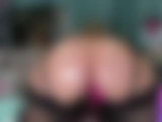 -R-A-R-E-'s Live Sex Cam Show