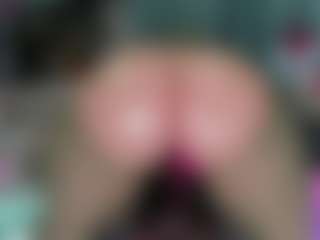 -R-A-R-E-'s Live Sex Cam Show