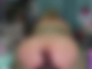 -R-A-R-E-'s Live Sex Cam Show
