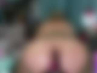 -R-A-R-E-'s Live Sex Cam Show
