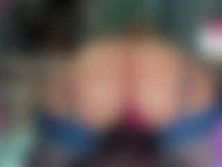 Live cam show with -R-A-R-E- - Middle Aged on CamClone
