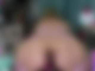 Live cam show with -R-A-R-E- - Average on nudelive.tv