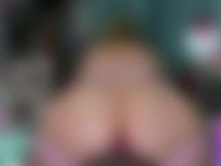 -R-A-R-E-'s Live Sex Cam Show