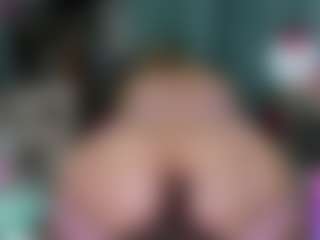 -R-A-R-E-'s Live Sex Cam Show