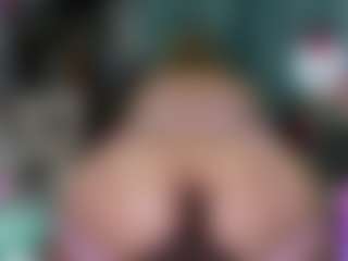 Live cam show with -R-A-R-E- - Middle Aged on AdultVida.com