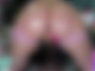 -R-A-R-E-'s Live Sex Cam Show
