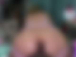 -R-A-R-E-'s Live Sex Cam Show