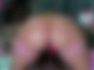 -R-A-R-E-'s Live Sex Cam Show