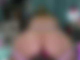 -R-A-R-E-'s Live Sex Cam Show
