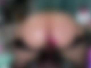 -R-A-R-E-'s Live Sex Cam Show