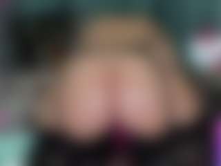 -R-A-R-E-'s Live Sex Cam Show